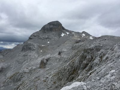 023 - Blick zurueck zum Gipfel der Sulzfluh